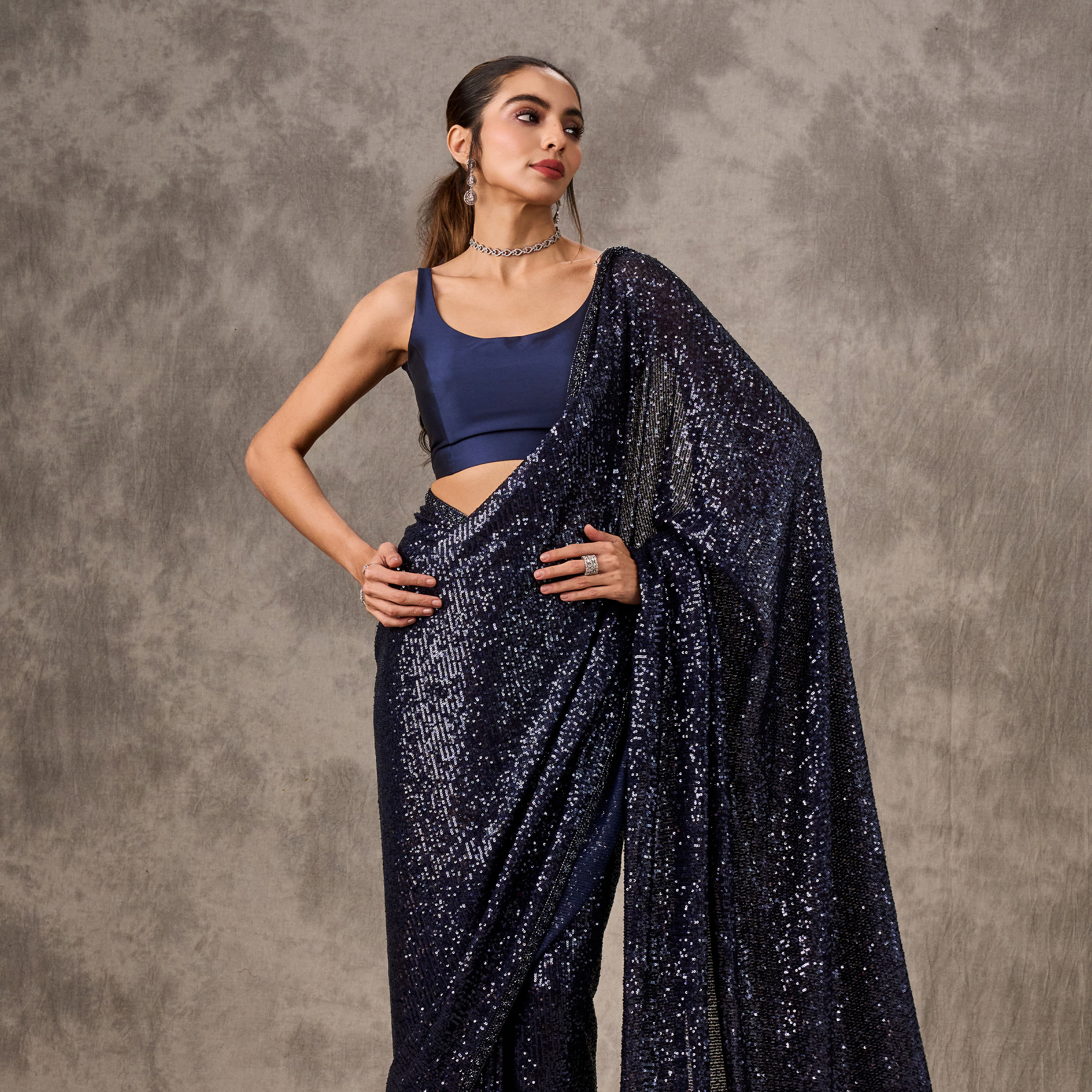 Blouse Colours That Go Well with Navy Blue Sarees