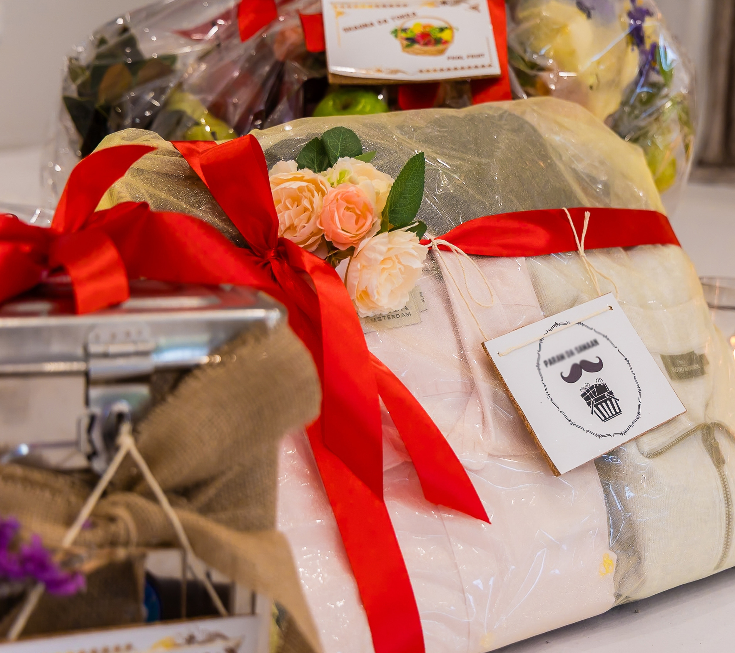 Top 10 Unique Luxury Wedding Gifts For Couples