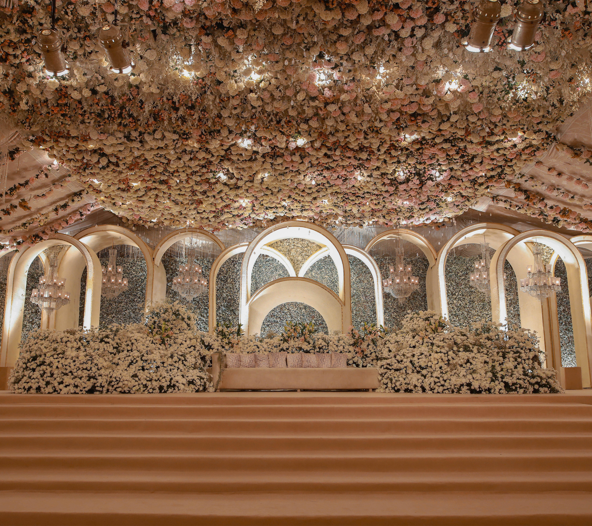 Show-Stopping Luxury Wedding Decoration Ideas That Make Jaws Drop