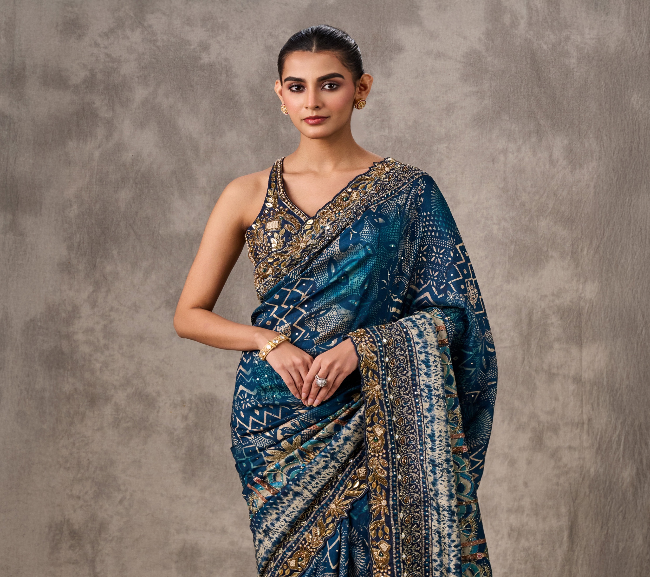 Decode the Best Blouse Shades For Your Blue Saree Collection